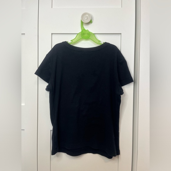 Hi, selling this pretty shirt for kids in size M. - Picture 2 of 5